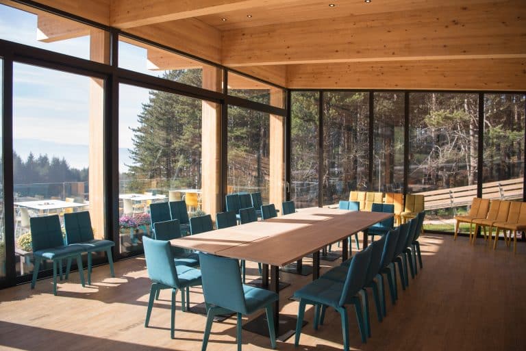 How to Deal with a CEO & Employee Romance